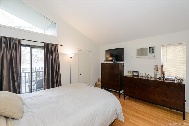 Building Photo - 57 Sagamore Hill Dr