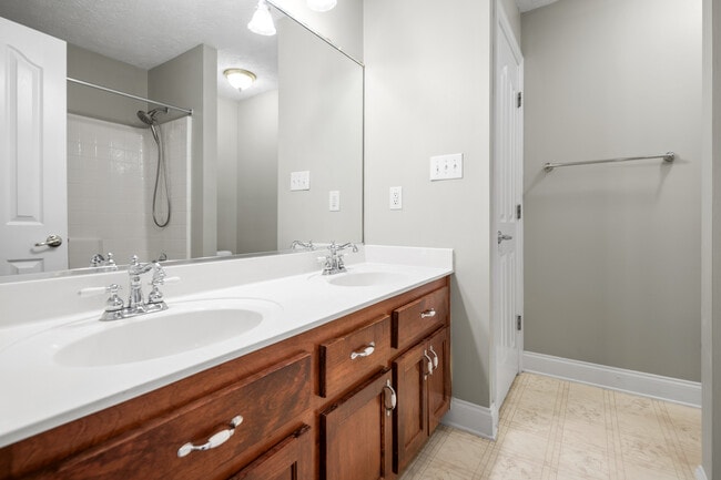 Building Photo - 619 Greyshire Dr