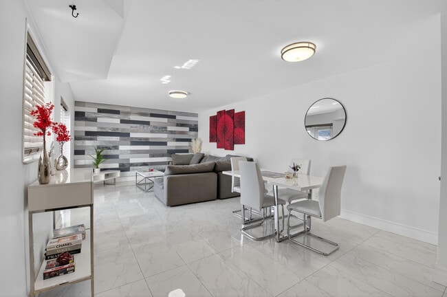 Building Photo - 4310 Village Dr