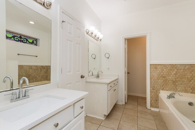 Building Photo - 1729 Fay Dr