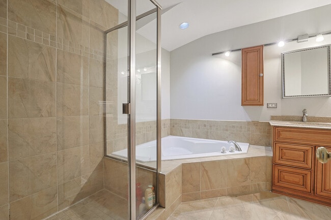 Building Photo - 145 Farmgate Dr