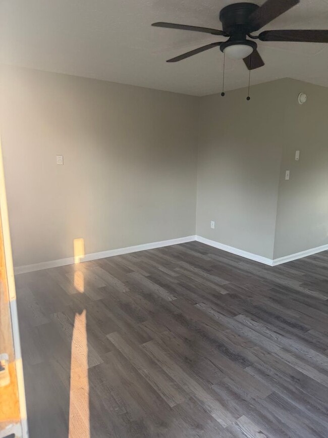 Building Photo - 2132 Rock Creek Dr
