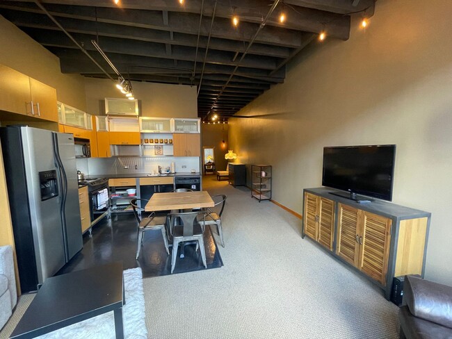 Building Photo - Beautiful Furnished Downtown Loft