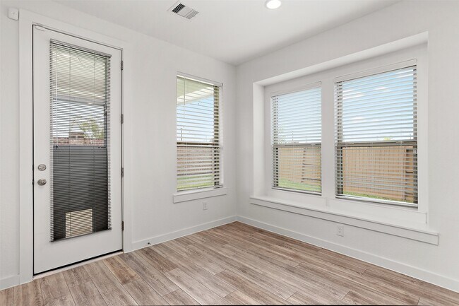 Building Photo - 3305 Cornflower Coast Ct