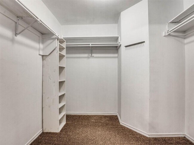 Building Photo - Home in gated community