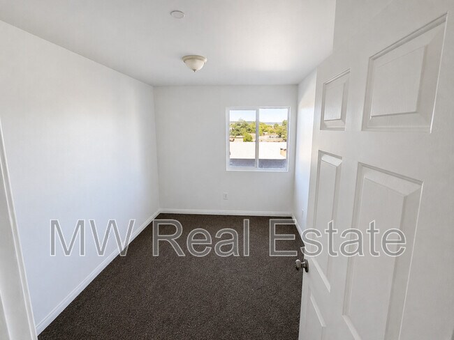 Building Photo - 238 E 81st St