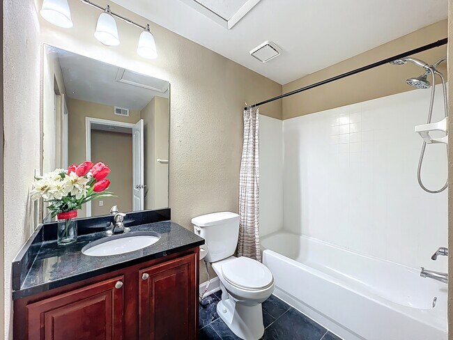 Building Photo - 2065 Dixie Belle Dr