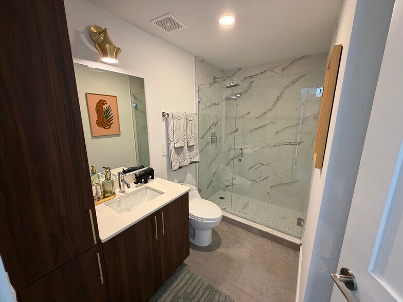 Building Photo - 1851 Fillmore St