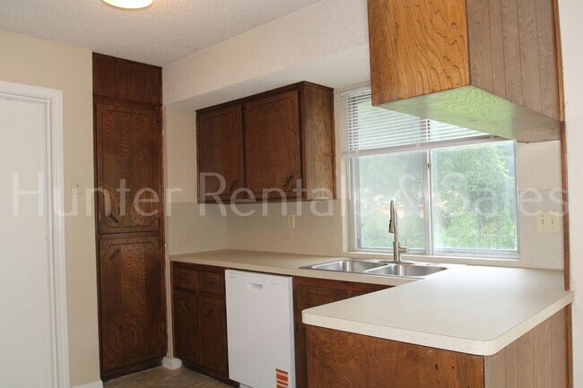 Building Photo - 2810 Lawndale St