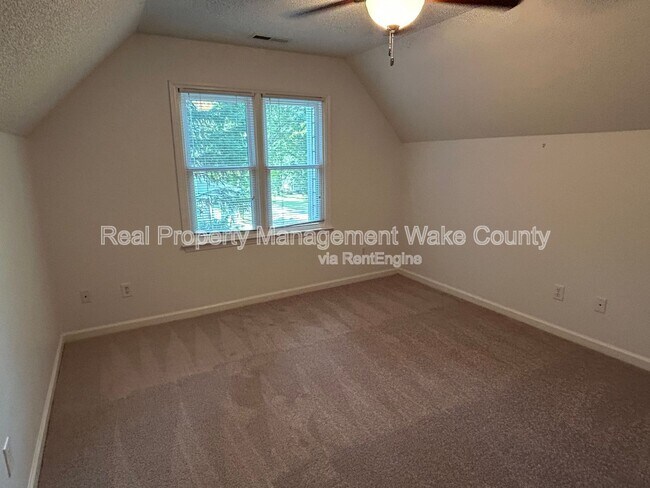 Building Photo - 1811 Kelly Glen Dr