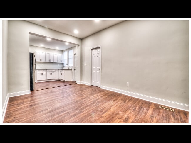 Building Photo - 810 Brooks Ln