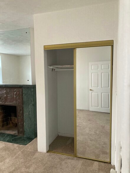 Building Photo - 5819 Bartlett St