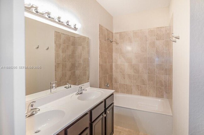 Building Photo - 1024 NE 207th Terrace