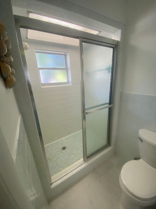 Building Photo - Cute 1 bedroom 1 bathroom PRIVATE ENTRANCE ROOM RENTAL- utilities included