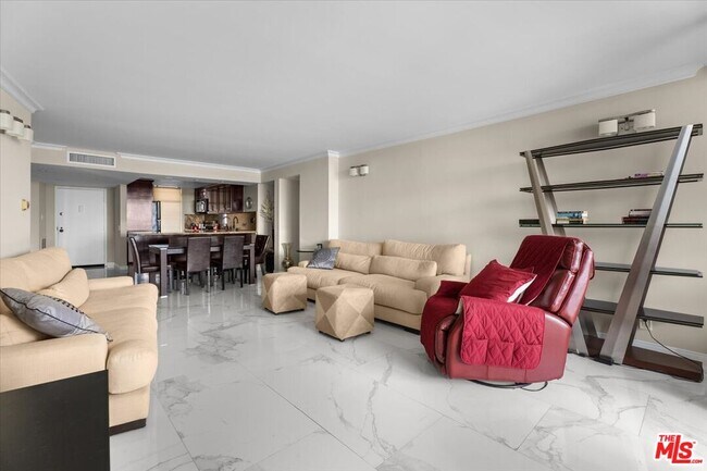 Building Photo - 4267 Marina City Dr