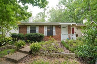 Building Photo - 129 Whetherbine Way W