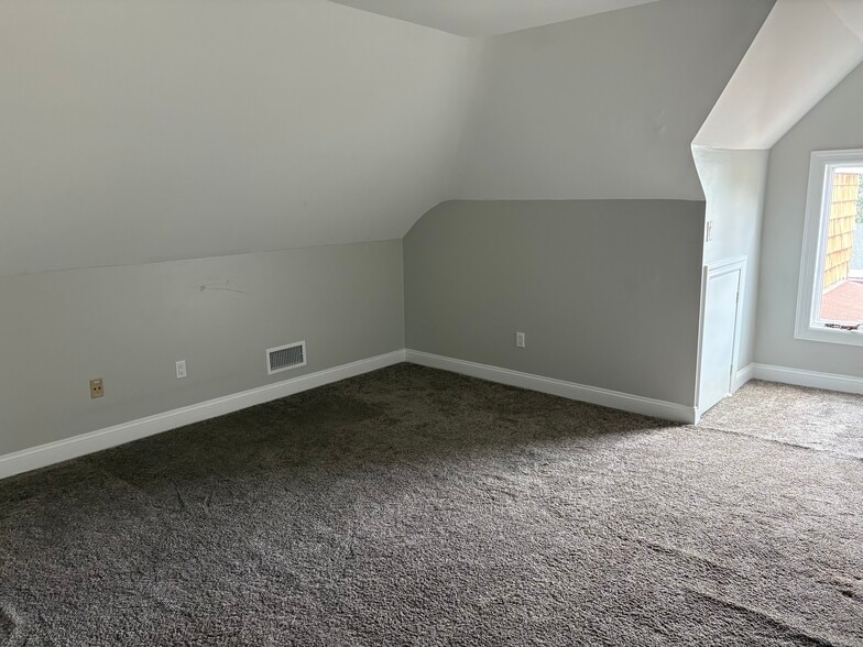 Building Photo - 321 Tontine Ave