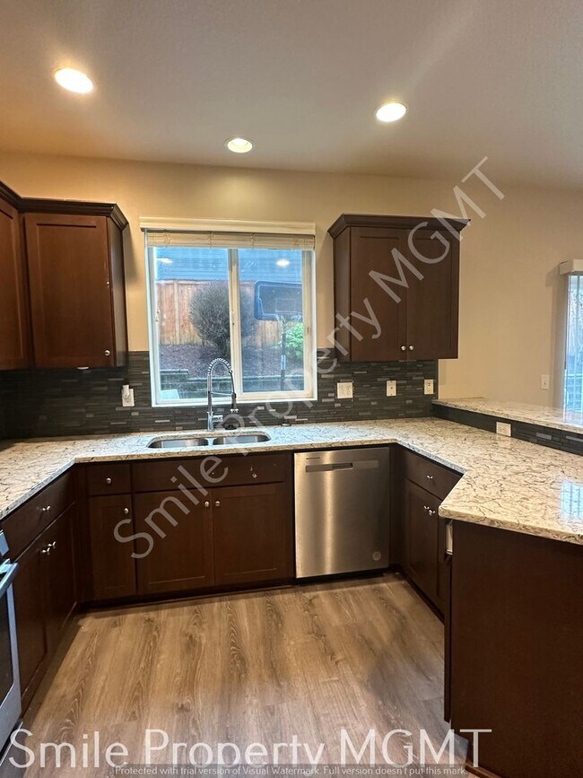 Building Photo - single house