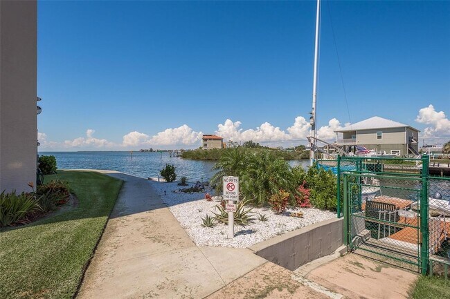 Building Photo - 6035 Sea Ranch Dr