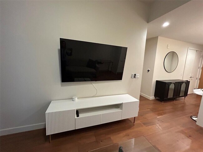 Building Photo - 44 East Ave