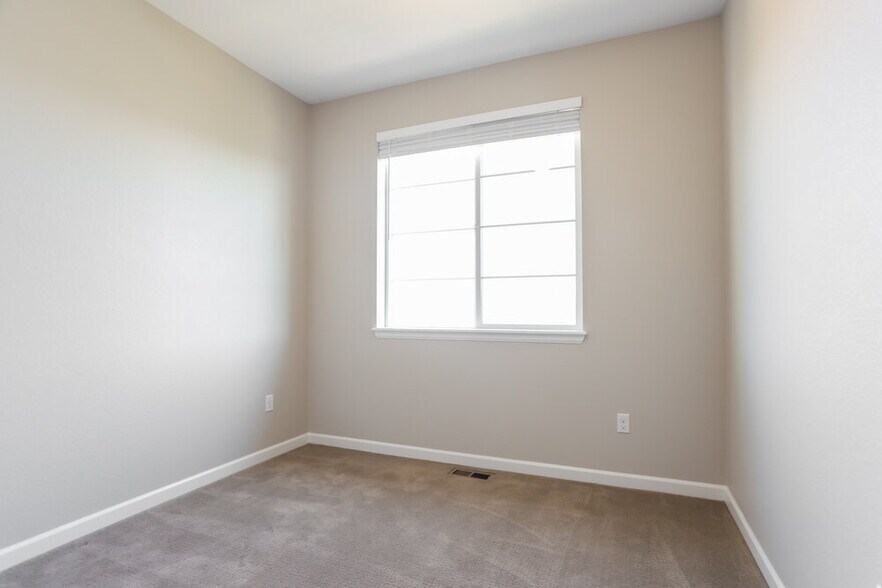 Building Photo - 3305 Riverwood Way