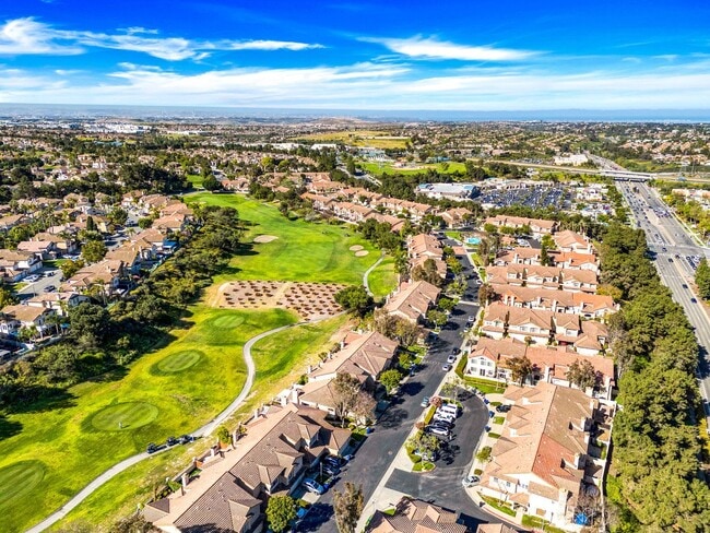 Building Photo - Charming 2 Bed | 2 Bath Single-Story Home with Golf Course Views!