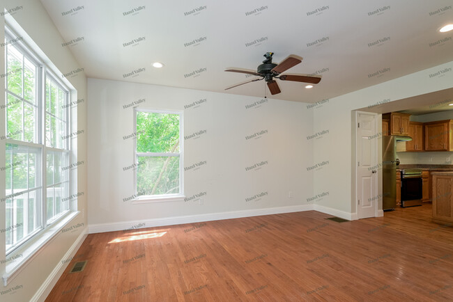 Building Photo - 448 Maple Ln