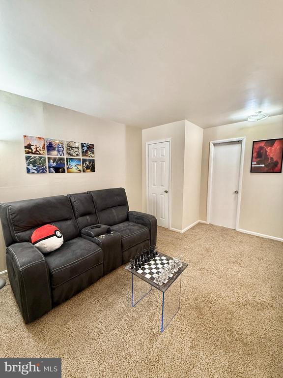Building Photo - 5500 Woodlawn Manor Ct