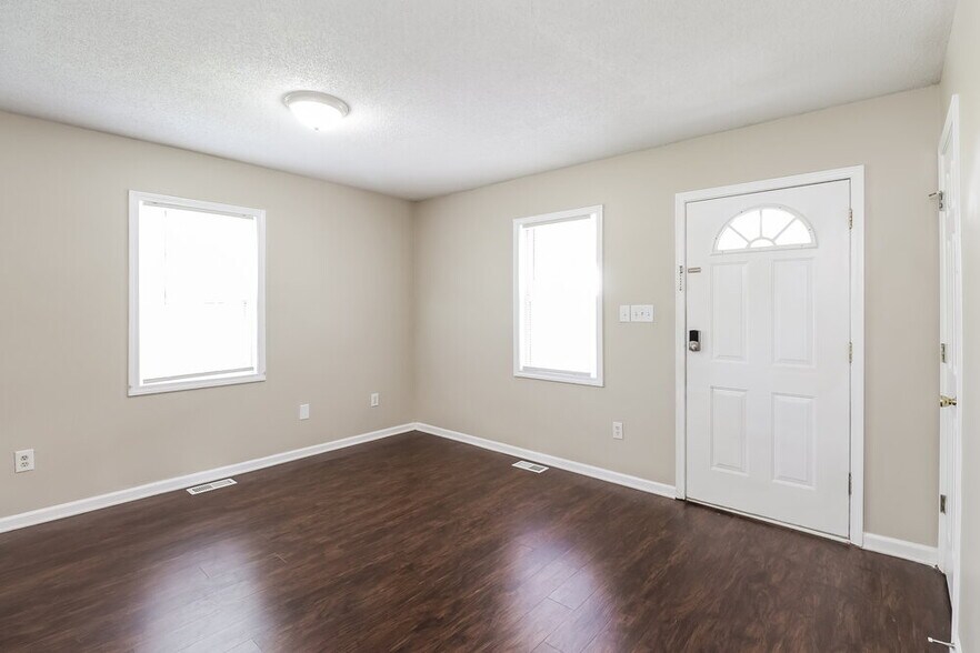 Building Photo - 103 Doree Ln