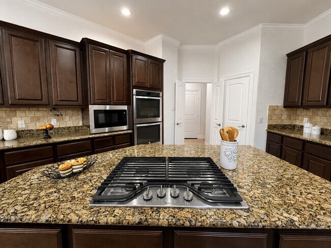 Building Photo - 3301 Elm Creek Dr