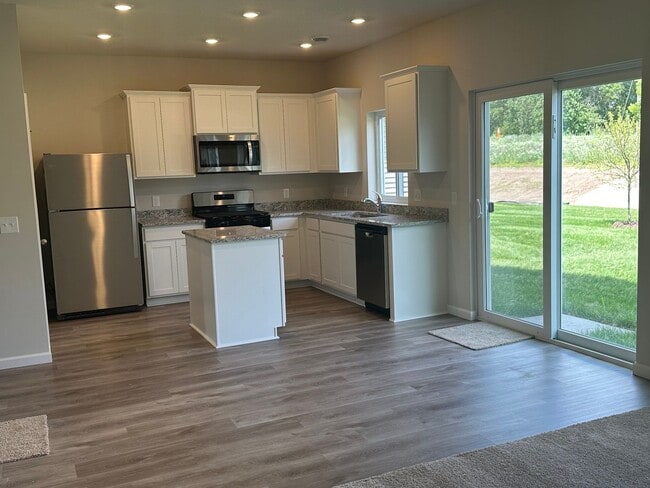 Building Photo - 3 Bed +Den Nearly Brand New $2350