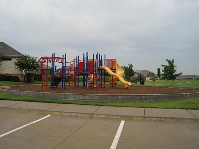Building Photo - 5800 Valley Haven Way