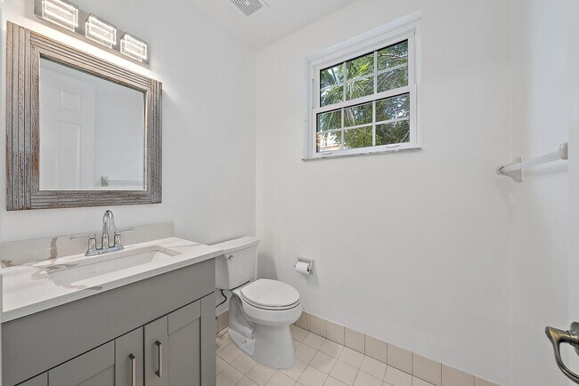 Building Photo - 1522 Limetree Bay Ave