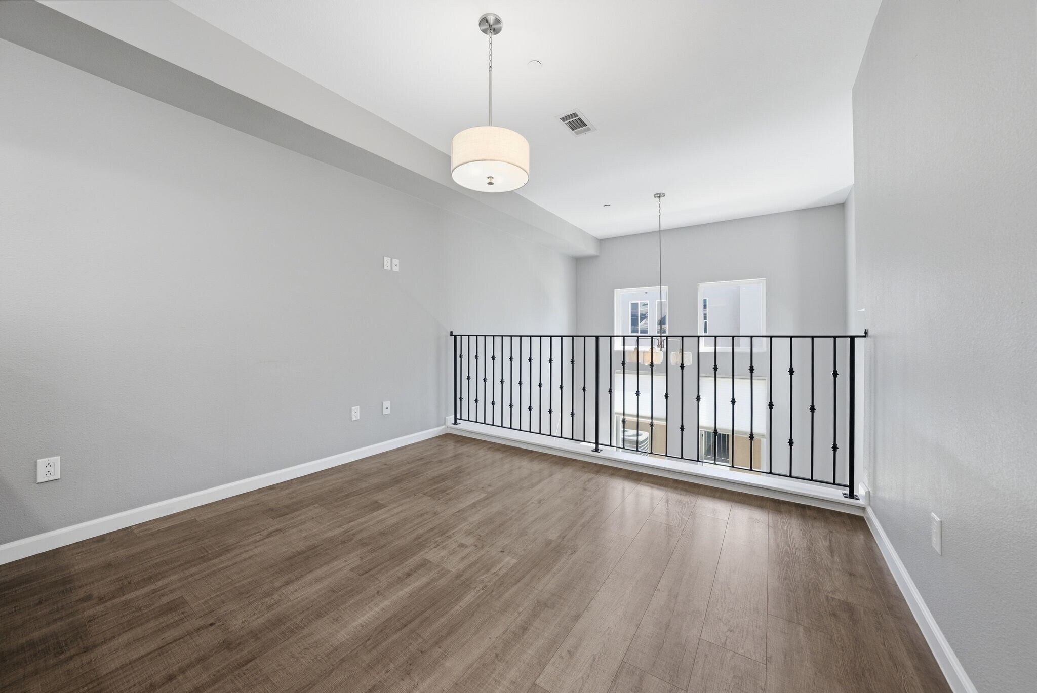 Building Photo - 817 Estancia Ter