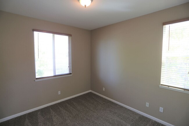 Building Photo - Gorgeous Home located in the heart of Patt...