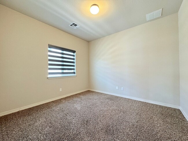 Building Photo - West El Paso 4 bed Refrig A/C