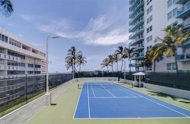 Building Photo - 650 West Dr