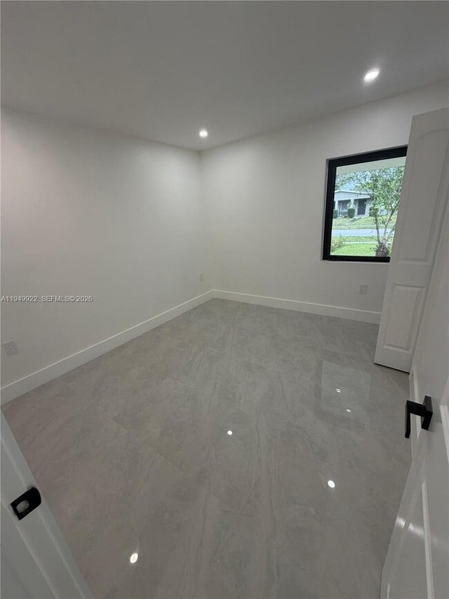 Building Photo - 15920 NW 17th Ct