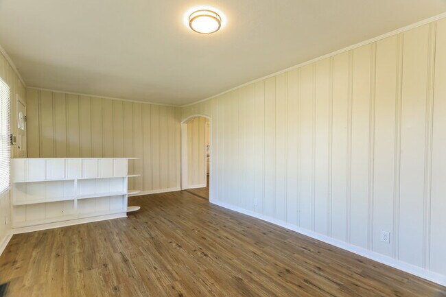 Building Photo - Charming and newly updated 3BR 1 Bath home in the heart of Center Point!