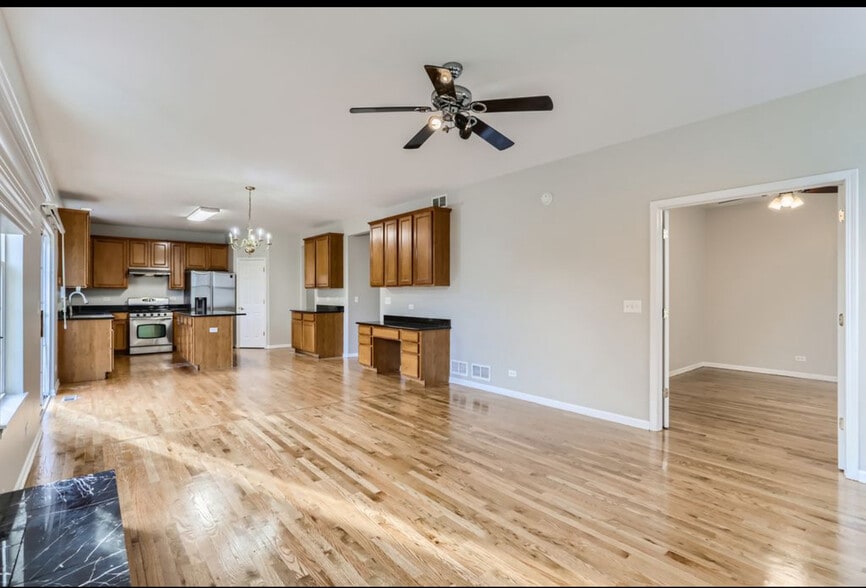 Building Photo - 2137 W Silverleaf Ln