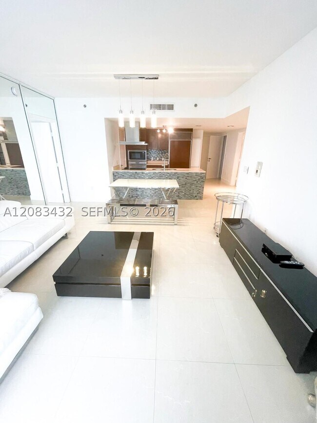 Building Photo - 495 Brickell Ave