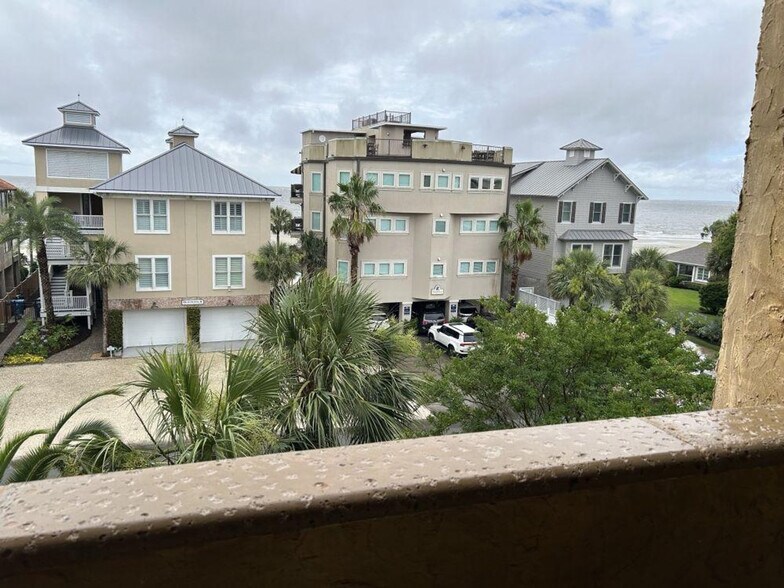 Building Photo - 935 Beach View Drive-SI ID1267835P