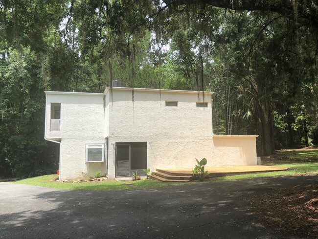 Primary Photo - Close proximity to Lake Wauburg & Payne's ...