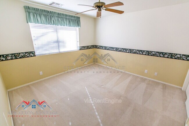 Building Photo - 10864 E Lindner Ave