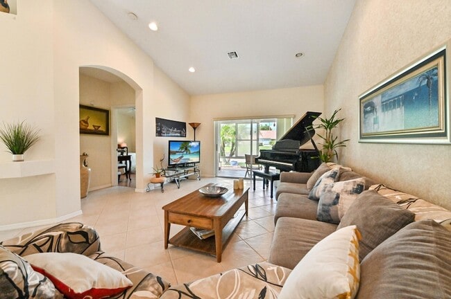 Building Photo - 6077 Lake Hibiscus Dr