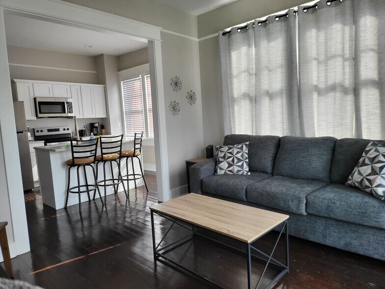 Building Photo - 434 S Cortez St