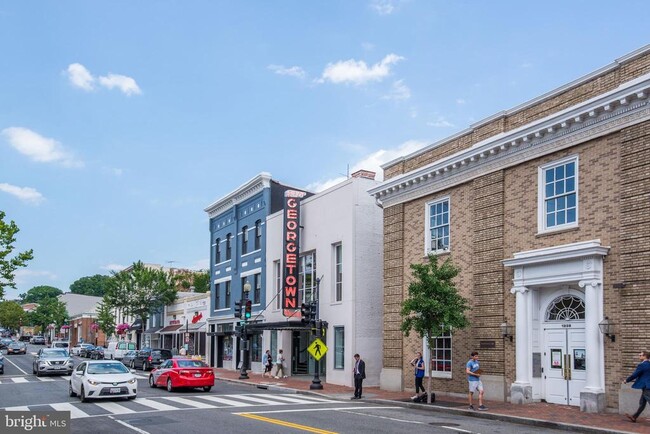 Building Photo - 1252 Wisconsin Ave NW