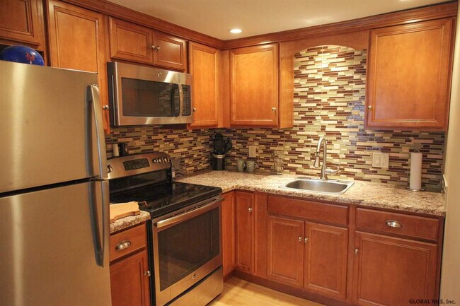 Building Photo - 69 Lawrence St