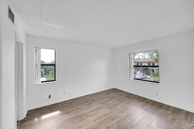 Building Photo - 7226 Golf Colony Ct