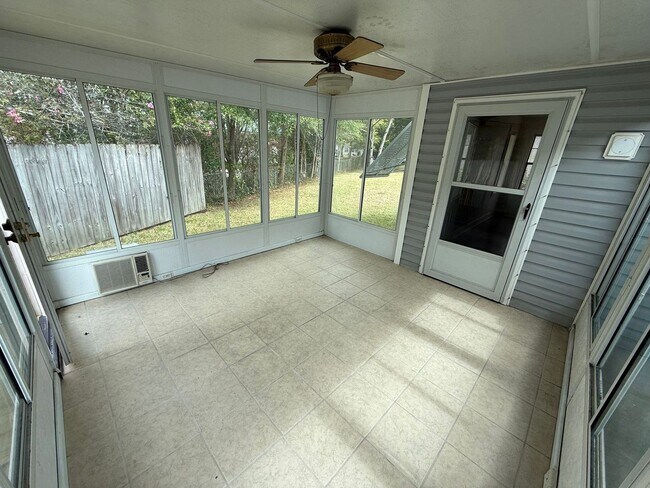 Building Photo - Pensacola - East Hill - 4 bedrooms, 3 bathroom - Mother in Law suite
